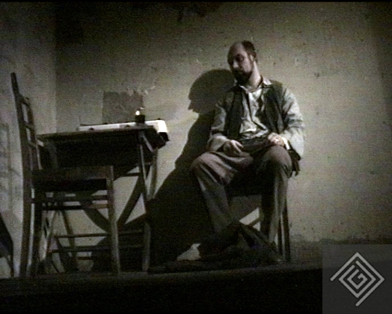 „Miasto liczy psie nosy” (Teatr Studio, Warszawa 1991). Fot. Jerzy Karpiński „Miasto liczy psie nosy” (Teatr Studio, Warszawa 1991). Fot. Jerzy Karpiński